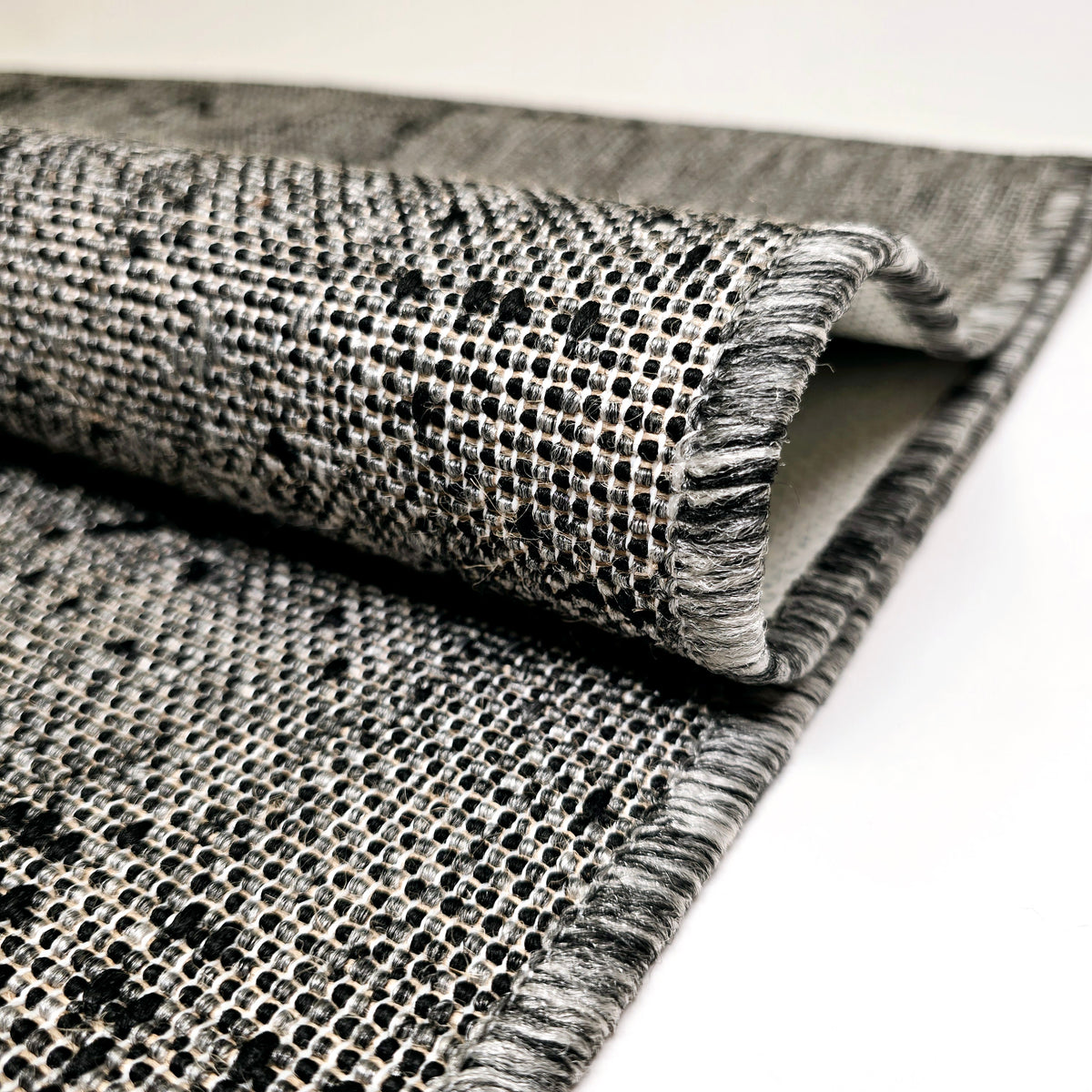 kumipohjainen matto dawn foam patchwork harmaa materiaali