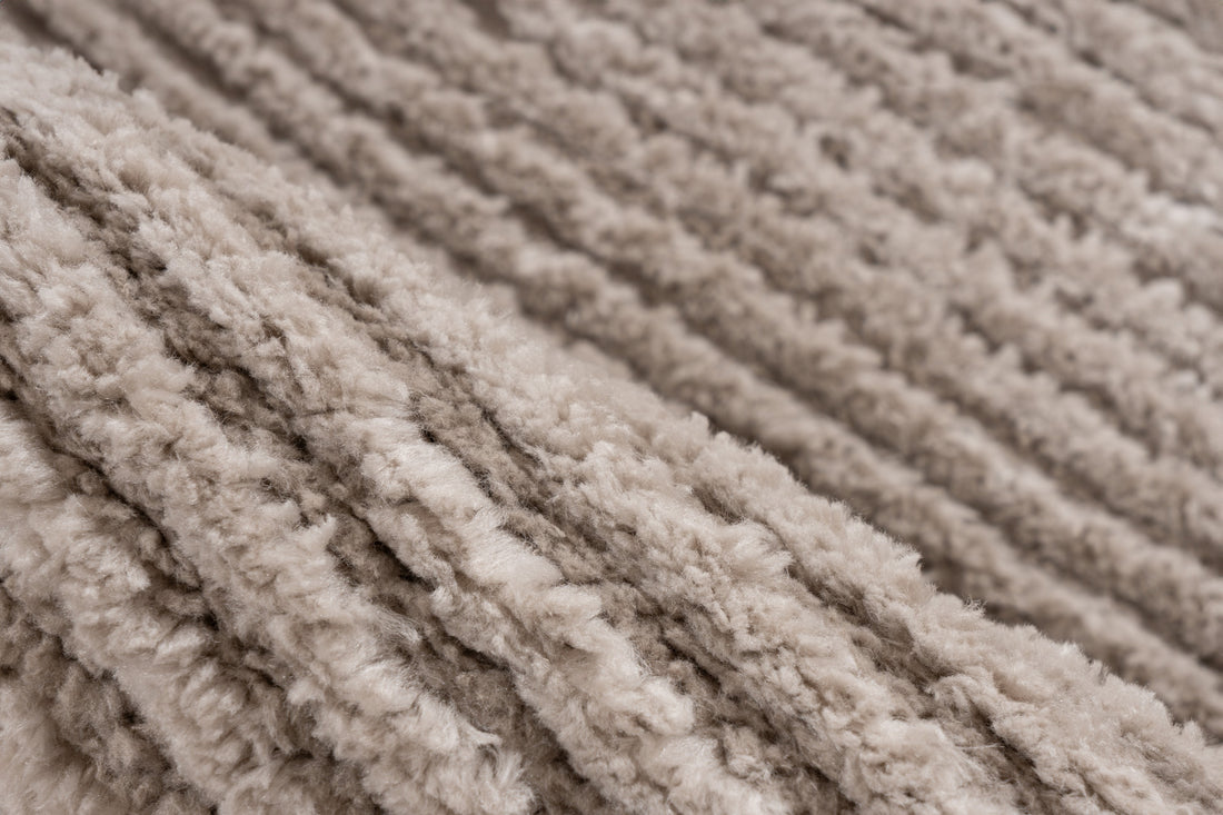 lyhytnukkainen beige matto olohuoneeseen pääkuva