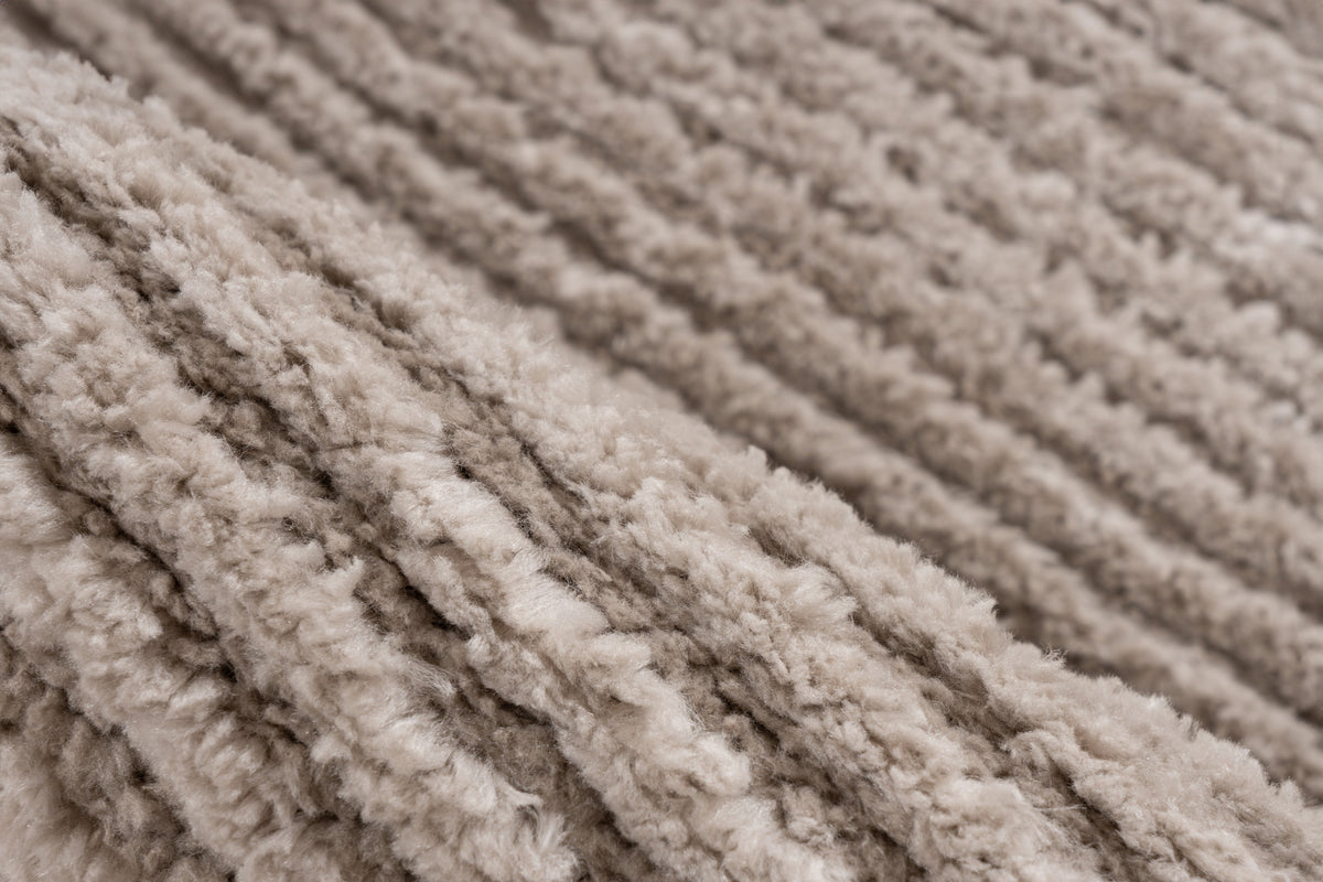 lyhytnukkainen beige matto olohuoneeseen materiaali