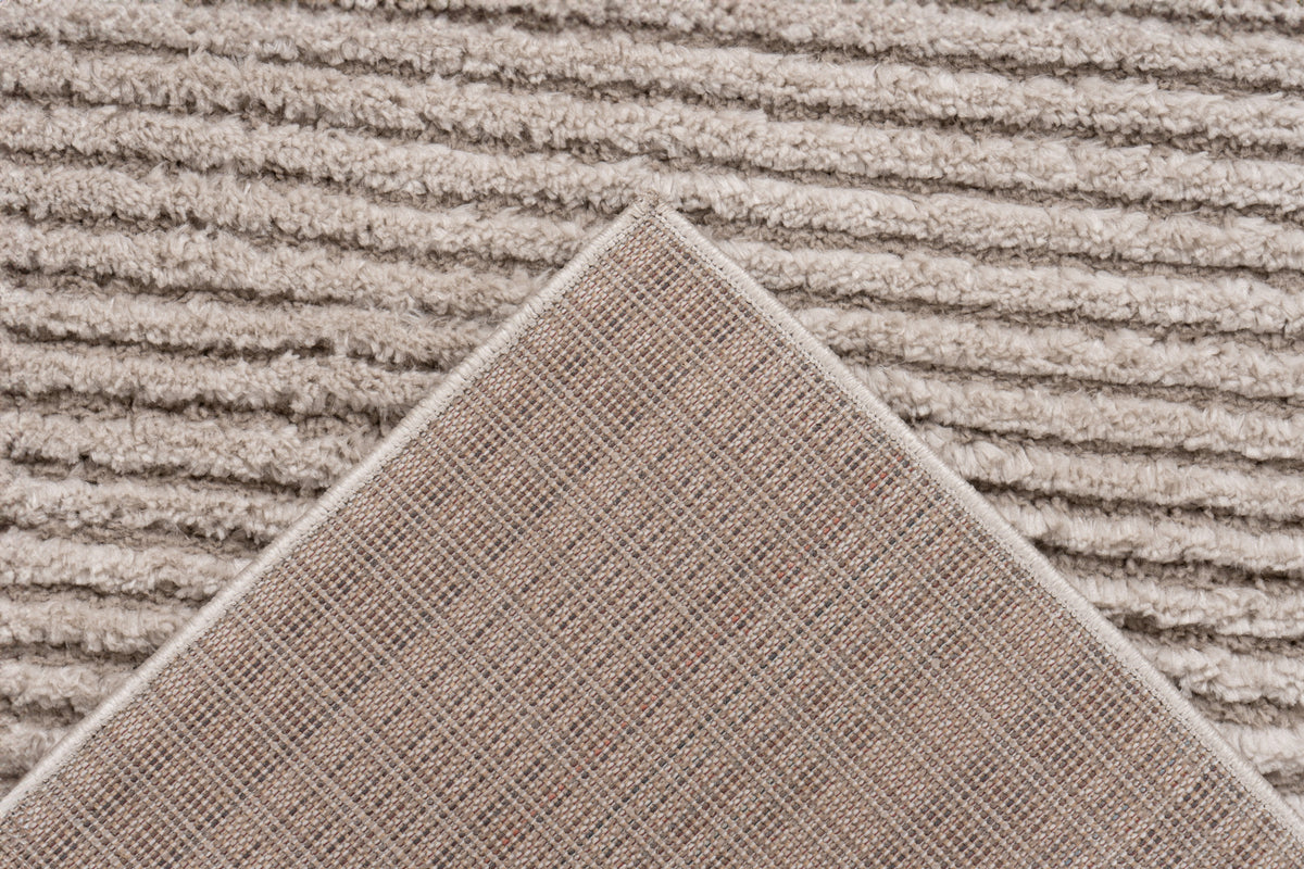 lyhytnukkainen beige matto olohuoneeseen pohja