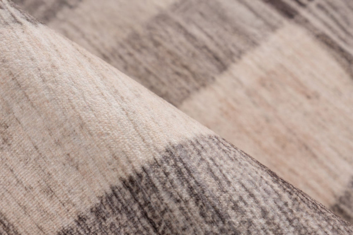 helppohoitoinen matto vegas 202 taupe lähikuva
