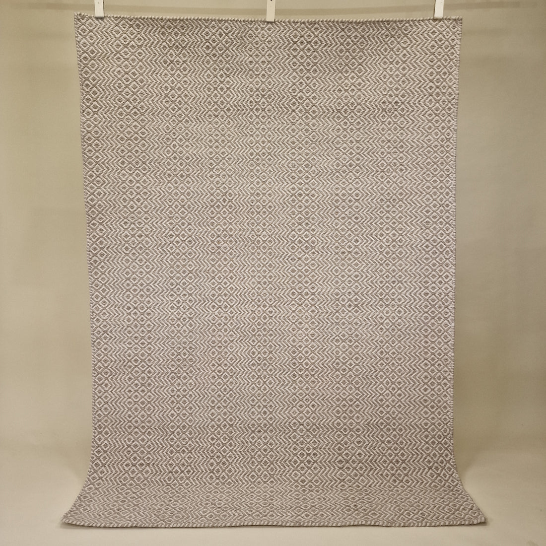 Dina Beige - Villamatto 140 x 200 cm