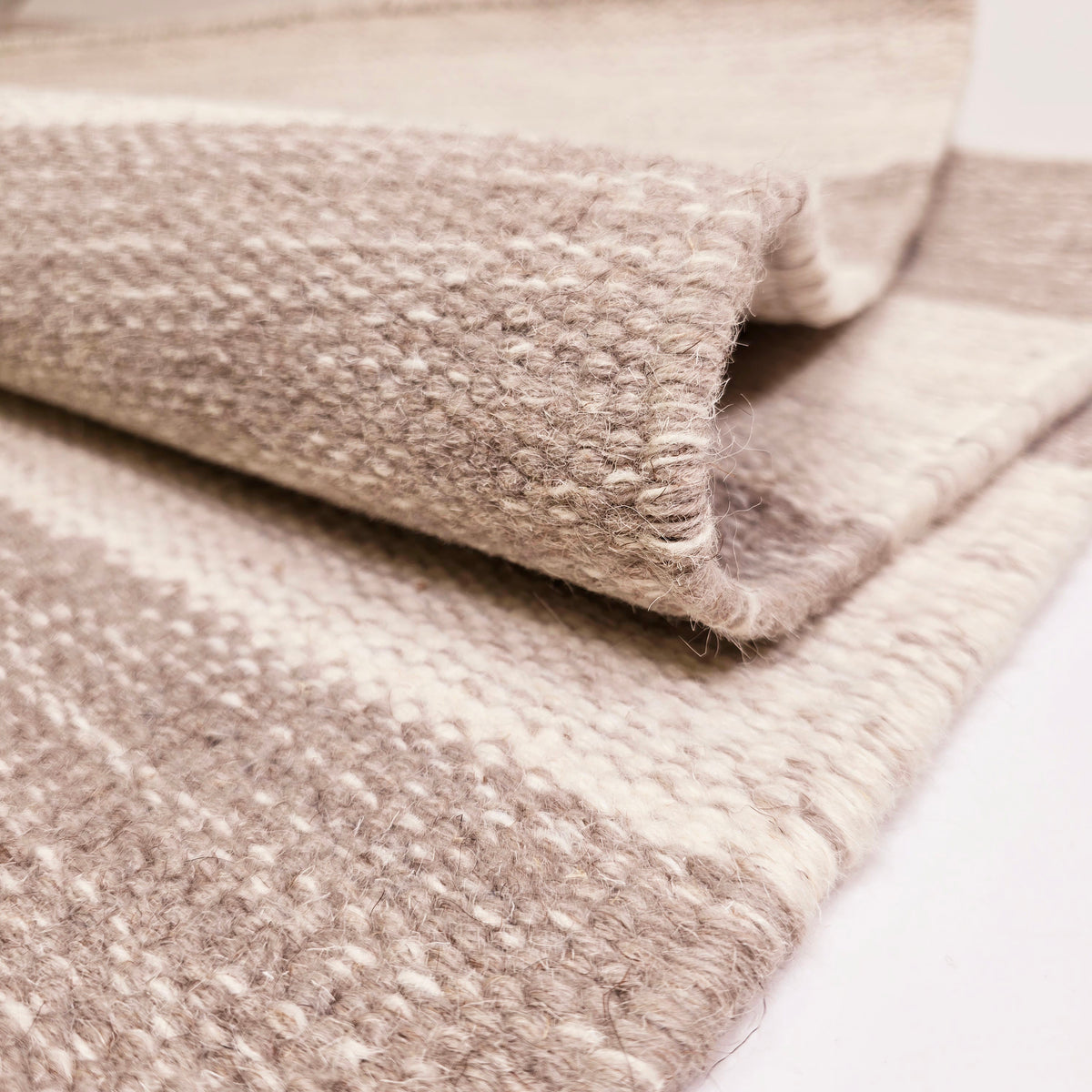 villamatto stripes beige lähikuva
