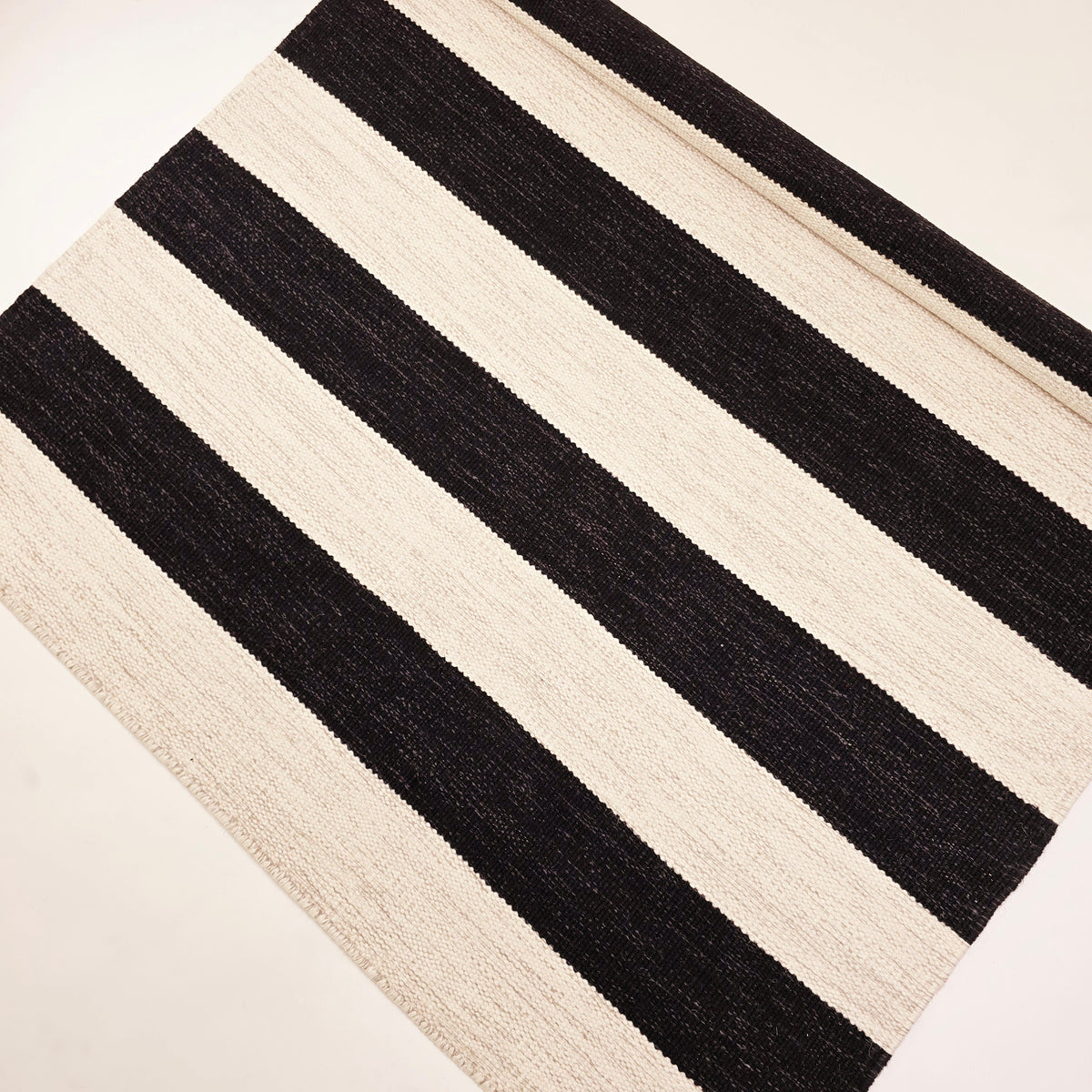 villamatto stripes harmaa kuosi